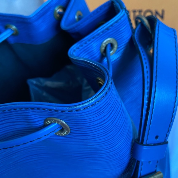 Authentic Louis Vuitton Epi Bucket - Picture 14 of 16